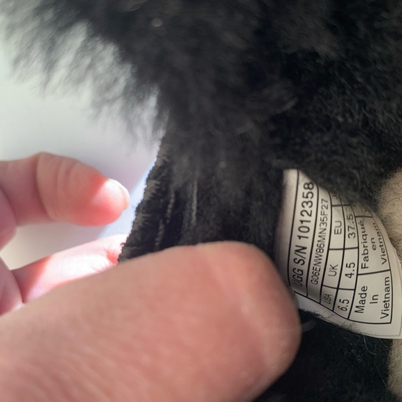 NWOT UGG black suede shearling ankle boots size 6.5 - Picture 14 of 14